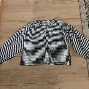 GAP Black and White Long Sleeve Tee Casual Striped Puffy Arms